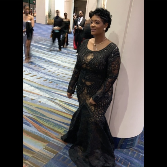 Ball gown size 18 worn once for 4 hours paid 680 - Picture 1 of 4